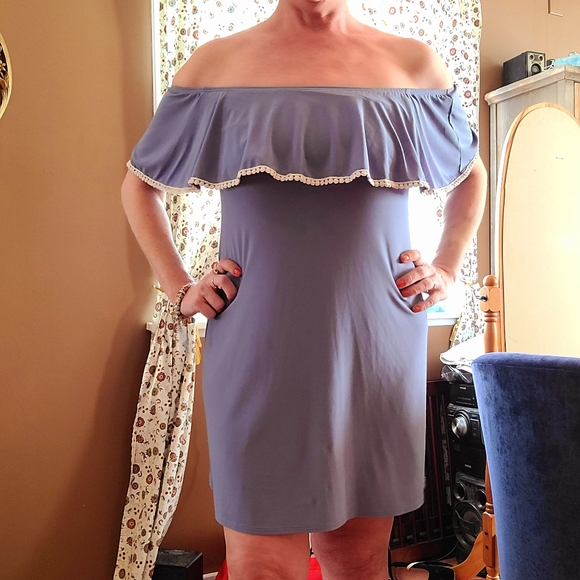 Dresses & Skirts - Off shoulder shift dress